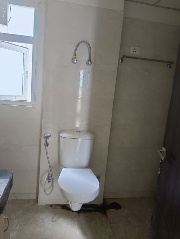 Bathroom, shri-radha-aqua-garden 3 Bedroom 1500 Sq.Ft. Apartment In Sector 16b Greater Noida Greater Noida 10585429