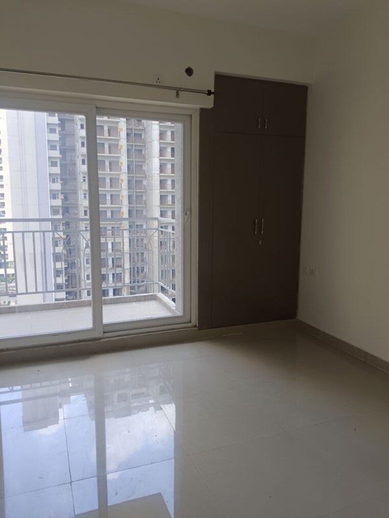 Room, shri-radha-aqua-garden 3 Bedroom 1500 Sq.Ft. Apartment In Sector 16b Greater Noida Greater Noida 10585429