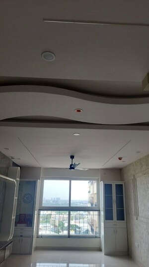 Room in 3 BHK Apartment at Pashmina Waterfront, Old Madras Road – for Rent