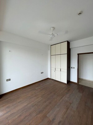 Room in 3 BHK Apartment at Ambience Creacions, Sector 22 – for Sale