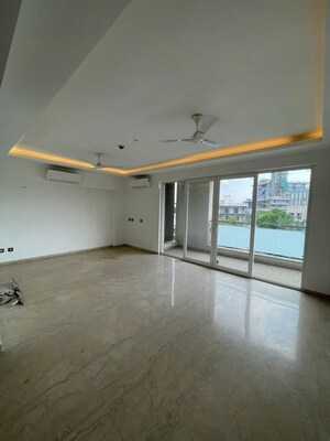 Room in 3 BHK Apartment at Ambience Creacions, Sector 22 – for Sale