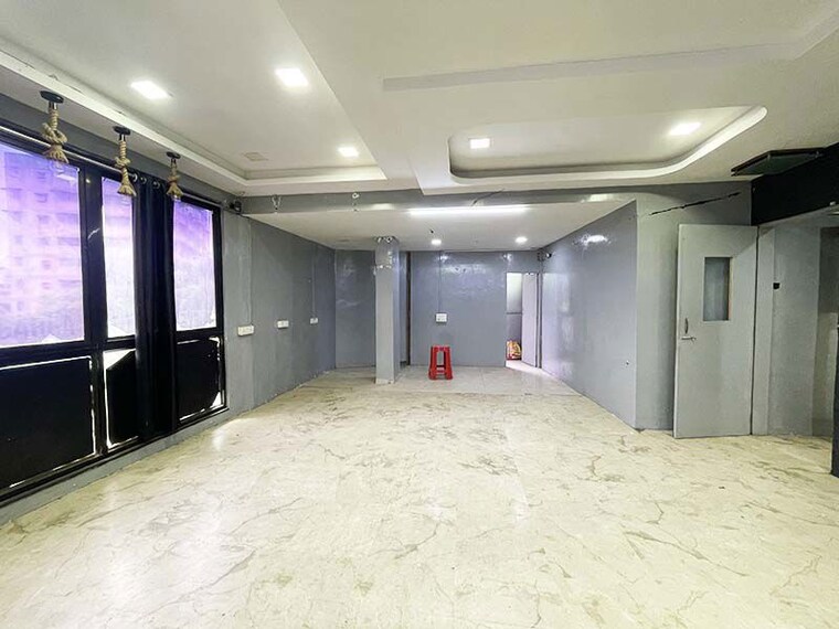  Parking, maninagar Commercial Office Space 654 Sq.Ft. In Maninagar Ahmedabad 10585444