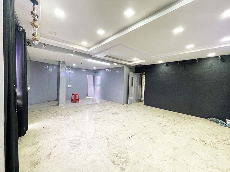 Room, maninagar Commercial Office Space 654 Sq.Ft. In Maninagar Ahmedabad 10585444