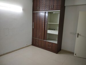 Room in 3 BHK Apartment at Vatika Gurgaon 21, Sector 83 – for Rent