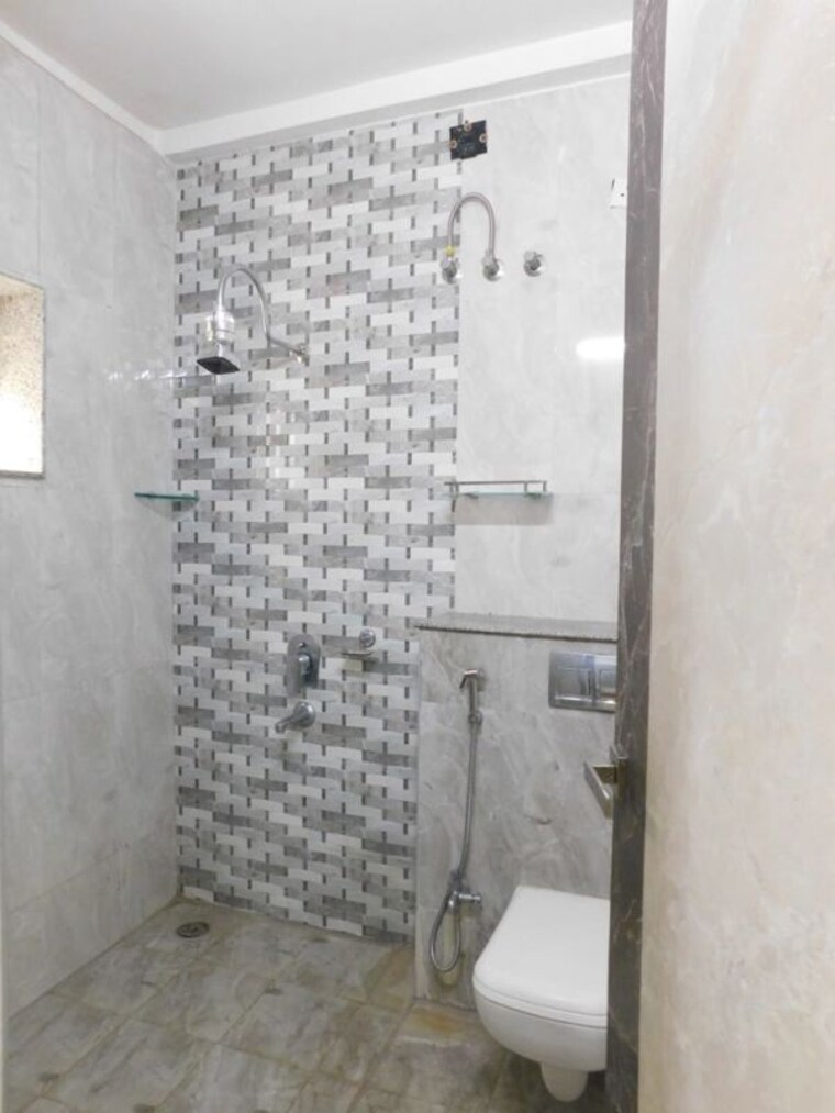 Bathroom, jyothi-banjara 4 Bedroom 3400 Sq.Ft. Builder Floor In Banjara Hills Hyderabad 10585466
