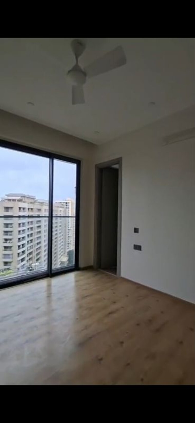 Room, rustomjee-seasons 4 Bedroom 1500 Sq.Ft. Apartment In Bandra East Mumbai 10585472