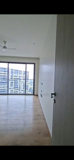 Room in 4 BHK Apartment at Rustomjee Seasons, Bandra East – for Rent