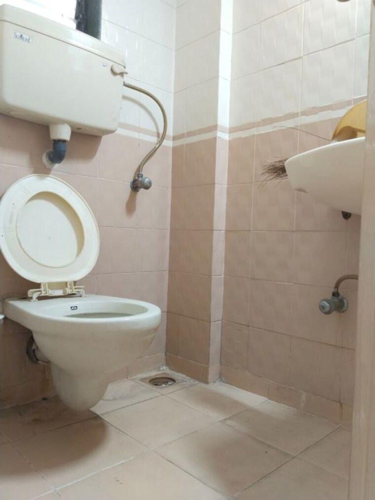 Bathroom, sai-chaturbhuj-apartment 3 Bedroom 1500 Sq.Ft. Apartment In Kharghar Navi Mumbai 10585551