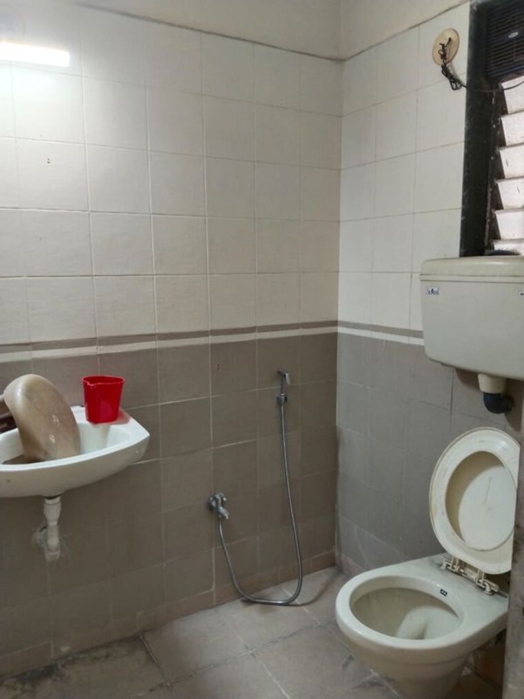 Bathroom, sai-chaturbhuj-apartment 3 Bedroom 1500 Sq.Ft. Apartment In Kharghar Navi Mumbai 10585551