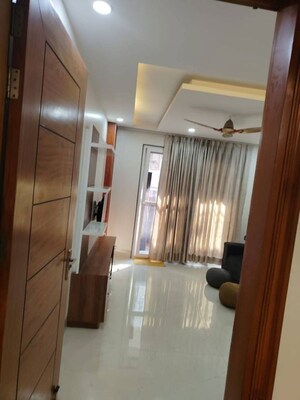 Furnished Amenities in 4 BHK Builder Floor at Saket – for Rent