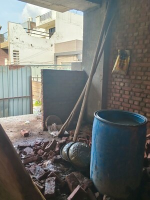 Furnished Amenities in 4 BHK Builder Floor at Ashok Nagar – for Sale