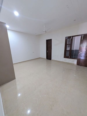 Room in 3 BHK Independent House at Vip Road – for Sale