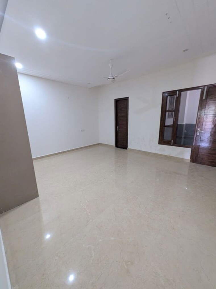 Room, vip road 3 Bedroom 167 Sq.Yd. Independent House In Vip Road Zirakpur 10585566