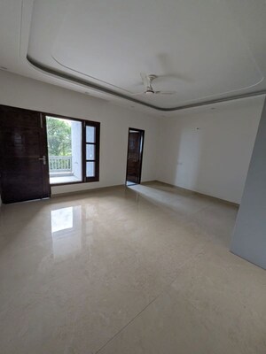 Room in 3 BHK Independent House at Vip Road – for Sale