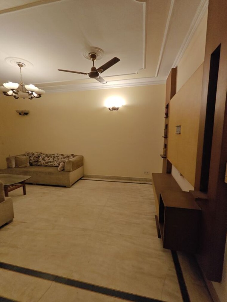 Bathroom, rof-portico 3 Bedroom 215 Sq.Yd. Builder Floor In Sector 43 Gurgaon 10585651
