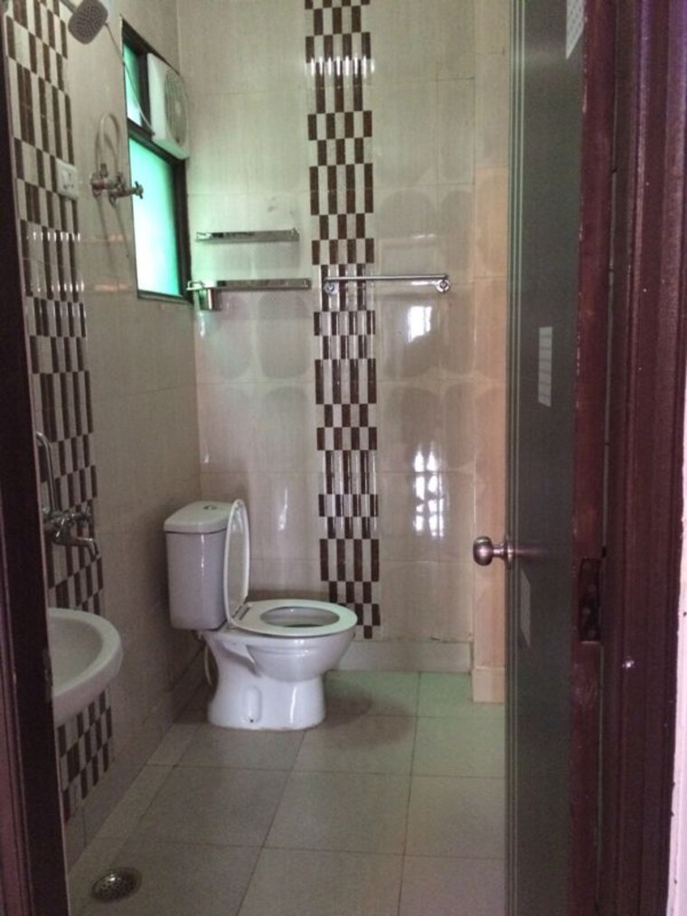 Bathroom, neb sarai 1 Bedroom 450 Sq.Ft. Builder Floor In Neb Sarai Delhi 10585653