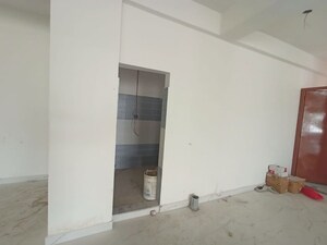 Room in  Showroom at Diversion Road – for Rent