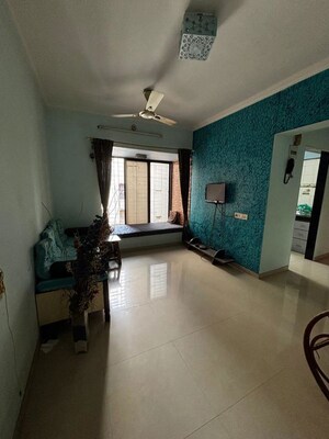 Room in 2 BHK Apartment at Vrindavan Society Goregaon, Goregaon East – for Rent