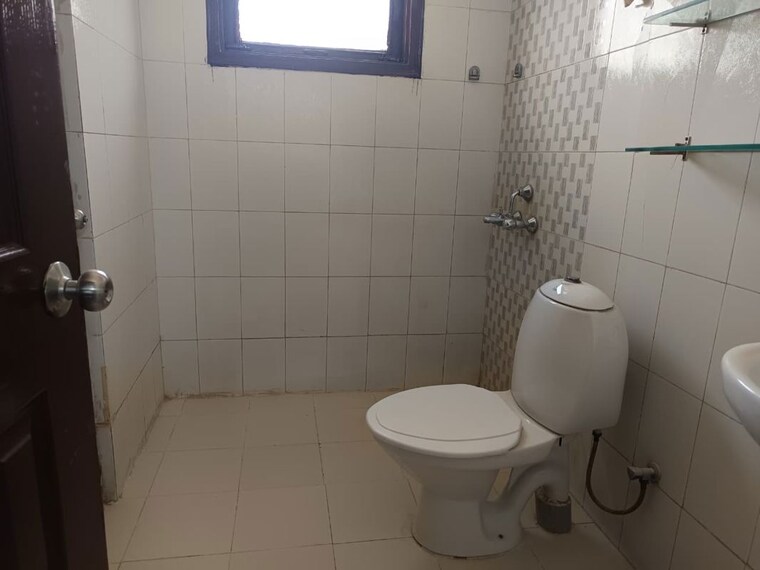 Bathroom, uppal-southend 2 Bedroom 1250 Sq.Ft. Builder Floor In Sector 49 Gurgaon 10585679