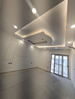 Room in 3 BHK Builder Floor at Sector 85 – for Sale