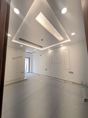 Room in 3 BHK Builder Floor at Sector 85 – for Sale