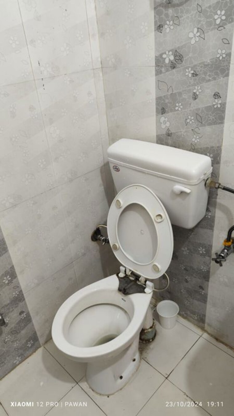 Bathroom, maya-homes 2 Bedroom 850 Sq.Ft. Builder Floor In Indrapuram Ghaziabad 10585700