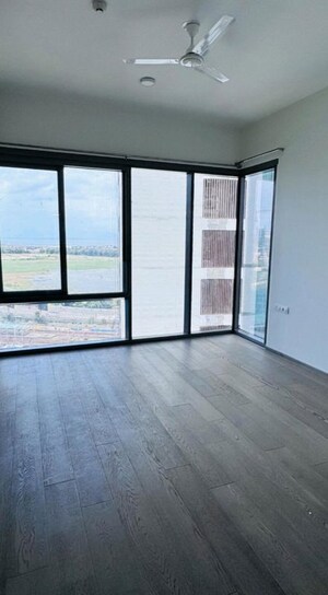 Room in 4 BHK Apartment at Lokhandwala Minerva Mahalaxmi, Mahalaxmi – for Sale