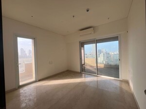 Room in 3 BHK Apartment at Lokhandwala Minerva Mahalaxmi, Mahalaxmi – for Sale