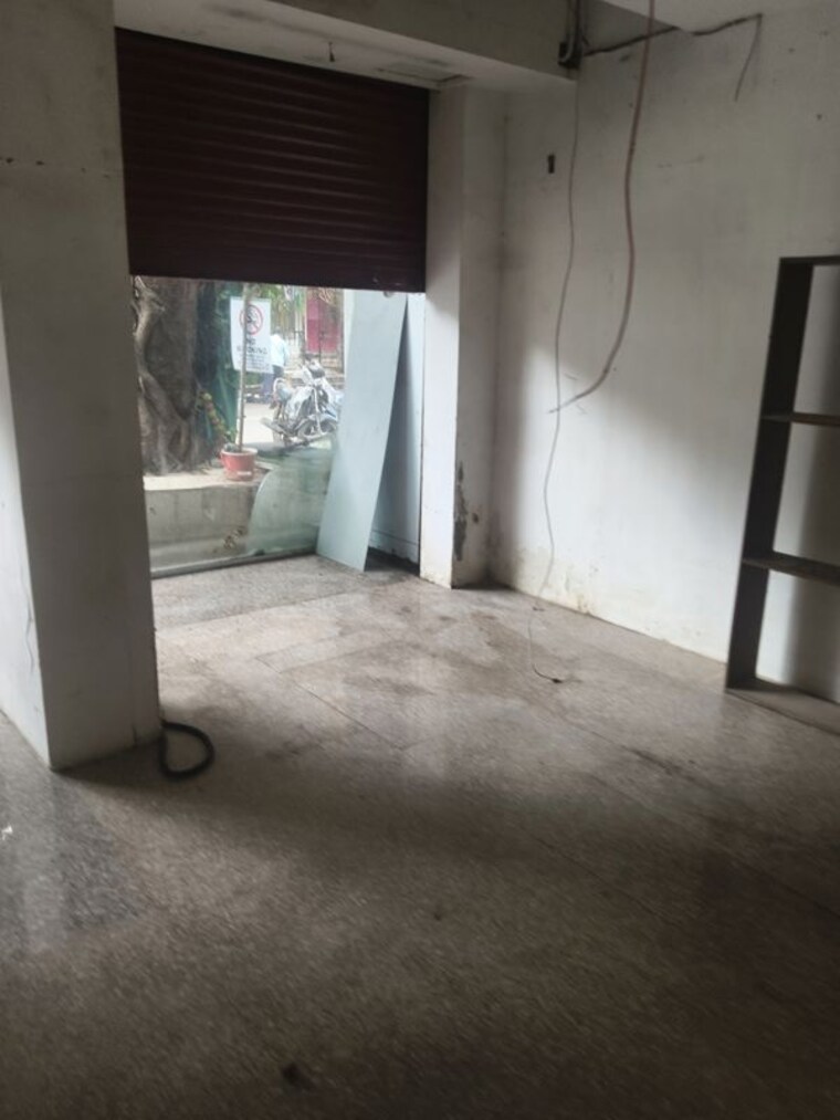 Room, vile parle west Commercial Shop 300 Sq.Ft. In Vile Parle West Mumbai 10585726