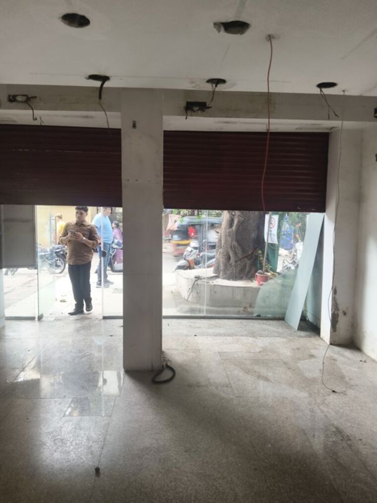  Parking, vile parle west Commercial Shop 300 Sq.Ft. In Vile Parle West Mumbai 10585726