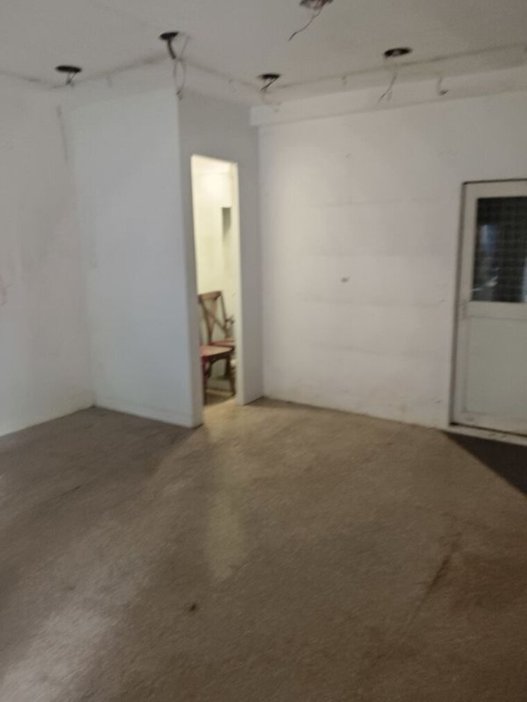Room, vile parle west Commercial Shop 300 Sq.Ft. In Vile Parle West Mumbai 10585726