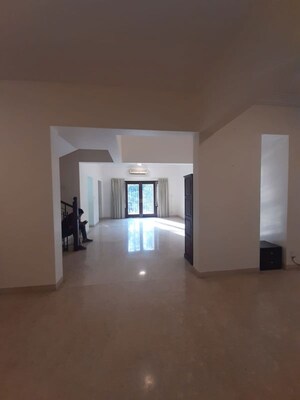Room in 4 BHK Apartment at Prestige Hermitage, Halasuru – for Rent