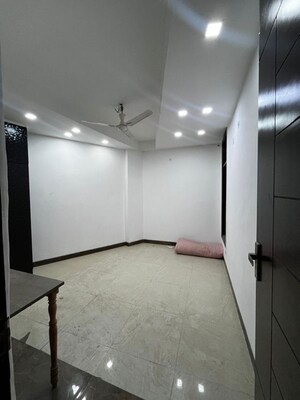 Room in 2 BHK Builder Floor at Mandi – for Sale