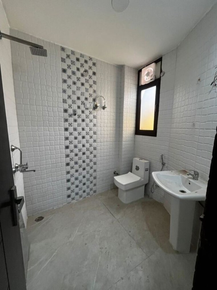 Bathroom, mandi 2 Bedroom 720 Sq.Ft. Builder Floor In Mandi Delhi 10585731