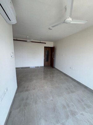Room in 2 BHK Apartment at Sheth Irene, Malad West – for Rent
