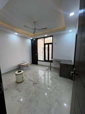 Room in 2 BHK Builder Floor at Mandi – for Rent
