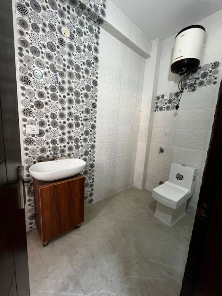 Bathroom, mandi 2 Bedroom 700 Sq.Ft. Builder Floor In Mandi Delhi 10585772