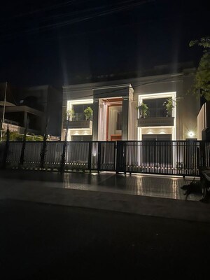 6+ BHK Independent House For Sale in Sector 6