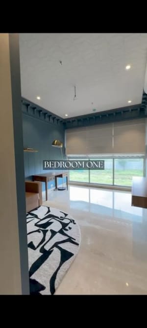 Room in 4 BHK Apartment at Aundh – for Sale