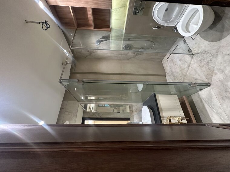 Washroom, vasant vihar 4 Bedroom 400 Sq.Yd. Villa In Vasant Vihar Delhi 10585794