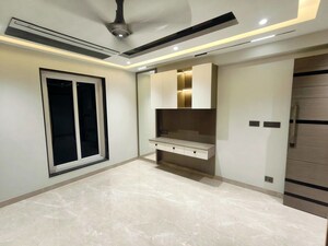 Room in 3 BHK Builder Floor at Tarakarama Nagar – for Sale