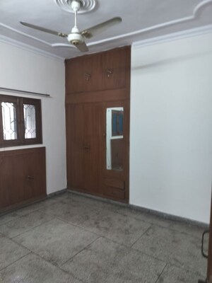 Room in 1 BHK Apartment at Sector 14 Dwarka – for Rent