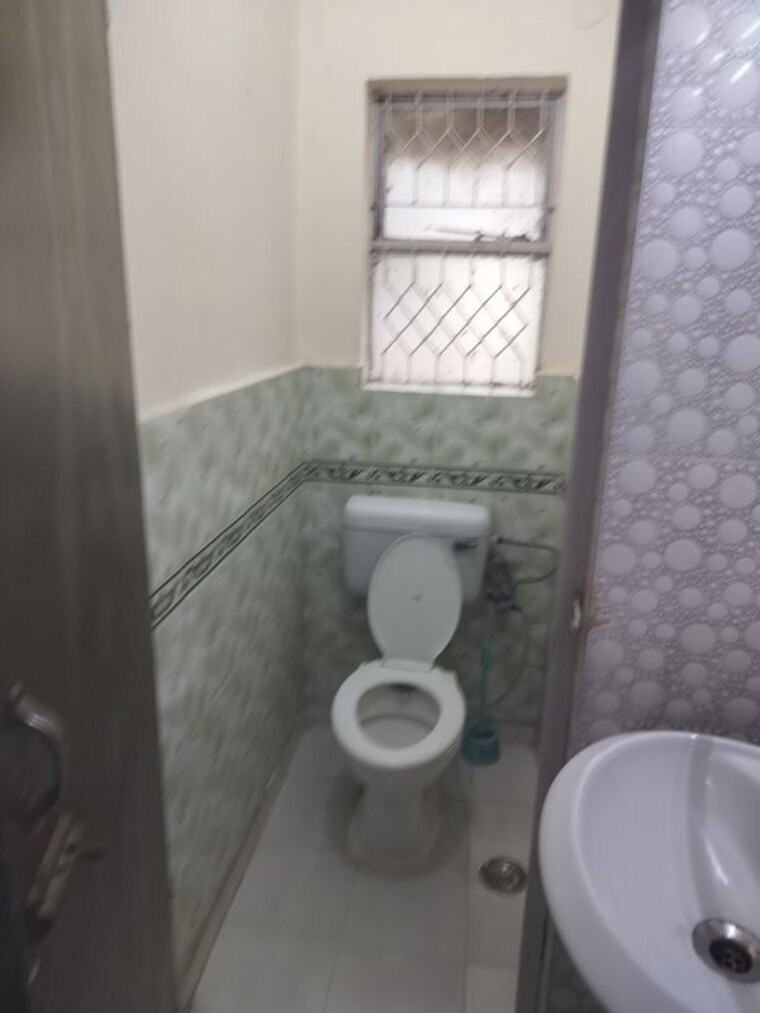 Bathroom, sector 14 dwarka 1 Bedroom 450 Sq.Ft. Apartment In Sector 14 Dwarka Delhi 10585990