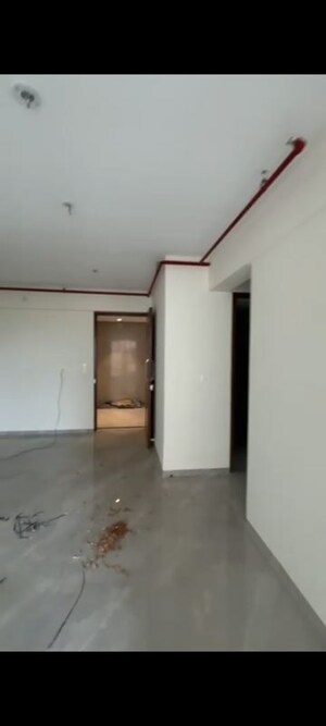 Room in 1.5 BHK Apartment at Kalpataru Elitus, Mulund West – for Rent