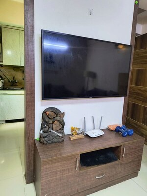 Furnished Amenities in 2 BHK Apartment at Jaypee Greens Kosmos, Sector 134 – for Rent