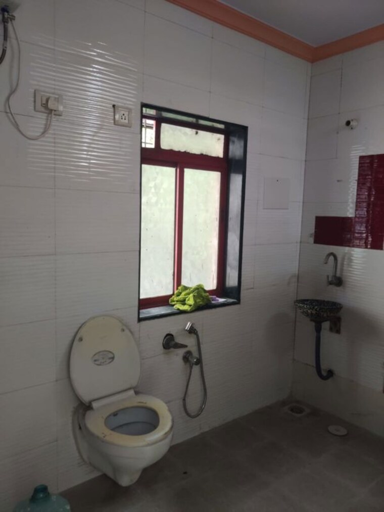 Bathroom, tilak-nagar-building 2 Bedroom 600 Sq.Ft. Apartment In Tilak Nagar Mumbai 10586010