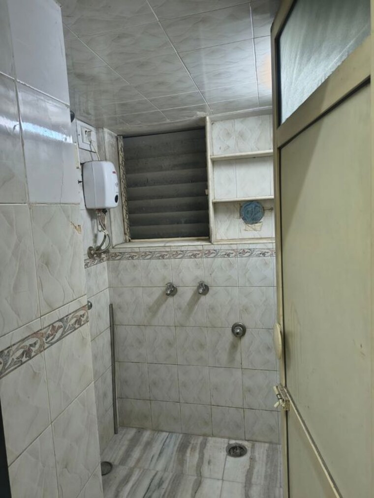 Bathroom, tilak-bhavana-chs 2 Bedroom 600 Sq.Ft. Apartment In Tilak Nagar Mumbai 10586014