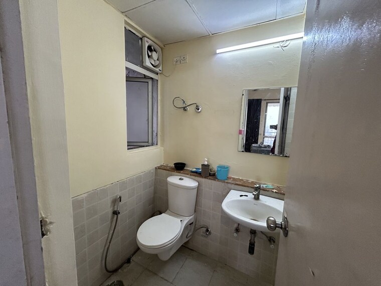 Bathroom, jaypee-greens-kosmos 2 Bedroom 950 Sq.Ft. Apartment In Sector 134 Noida 10586016