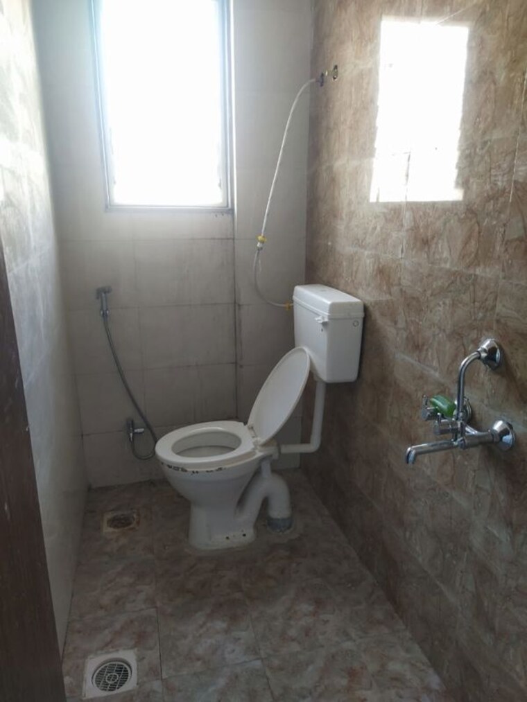 Bathroom, shell-colony 2 Bedroom 600 Sq.Ft. Apartment In Chembur Mumbai 10586024