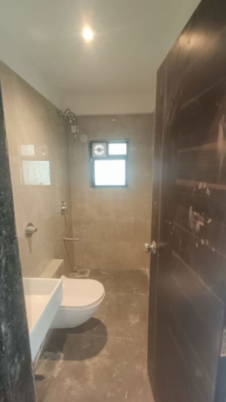Bathroom, casa-pali 2 Bedroom 650 Sq.Ft. Apartment In Bandra West Mumbai 10586031